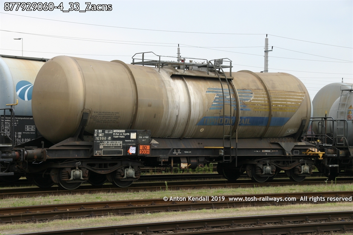 877929060-4_33_Zacns.jpg